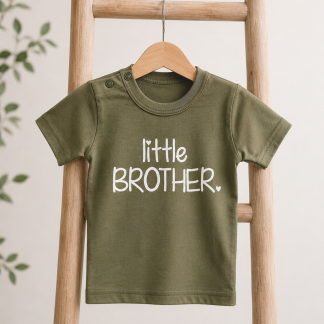 Product foto Tshirt little brother legergroen