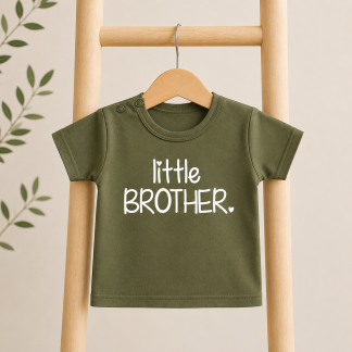 Product foto Tshirt little brother legergroen