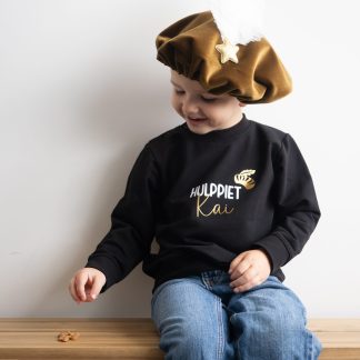 Sinterkaas trui voor kinderen. Uniek en persoonlijk met naam voor een echte hulppiet. Met bijpassende pietenmuts