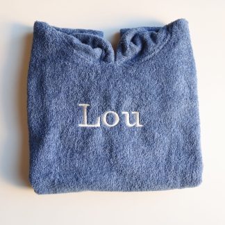 blauw Badstof kinder badponcho met naam geborduurd